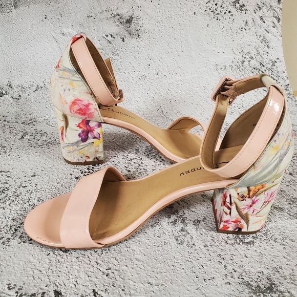 Chinese Laundry Judy Block Heel Floral Sandals 🌸🌼 EUC Size 7.5 - Picture 4 of 11